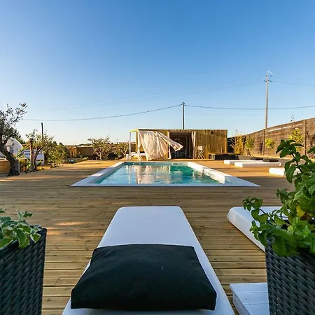 Holiday Rue Monte Dos Cucos